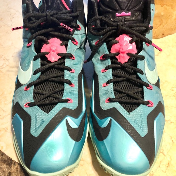 Nike Labron James Flywire XI Men’s Sneakers - Picture 2 of 9